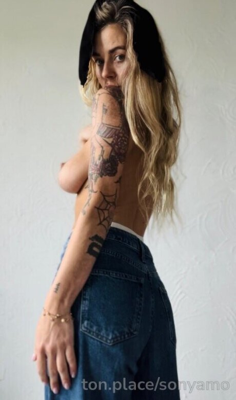 SonyaMO art star du porno photos