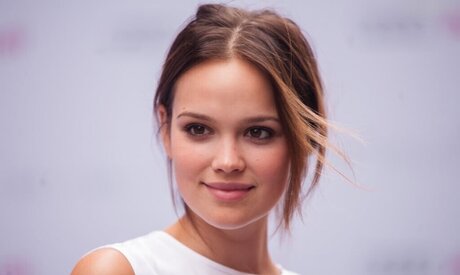 Emilia Sch le star du porno adulte des photos