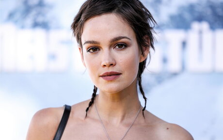 Emilia Sch le actrice artistique des photos