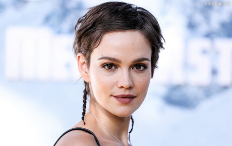 Emilia Sch le star du porno exclusive img