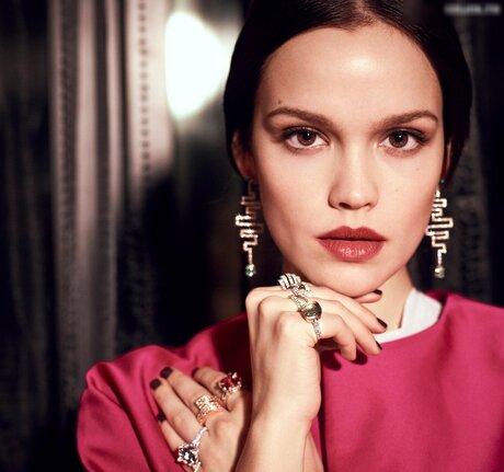 Emilia Sch le modèle pornographique collection