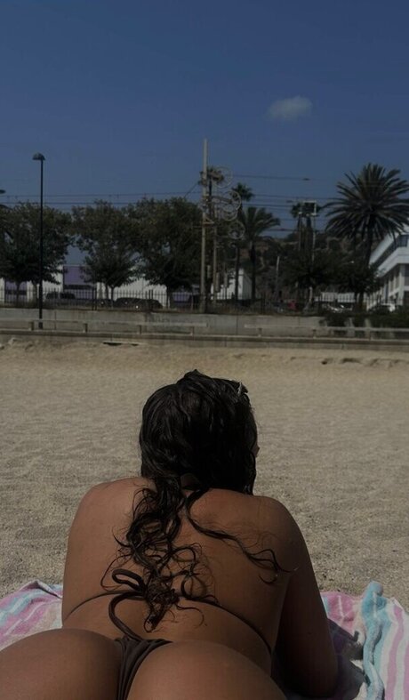 Olivia Alex estrella porno en alta definición foto