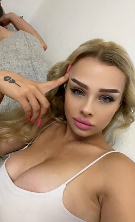 Lara Bttn modelo mejor imagen