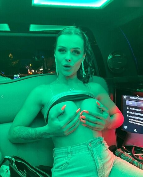 Lara Bttn pornstar sexy image
