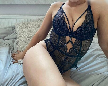 Lara Bttn art de star du porno images