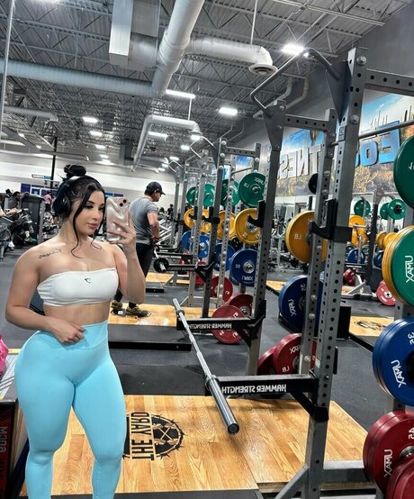 Karen Cantu actrice artistique galerie