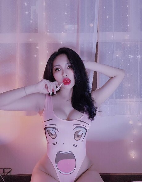 mie ngn3 estrella porno atractiva imágenes