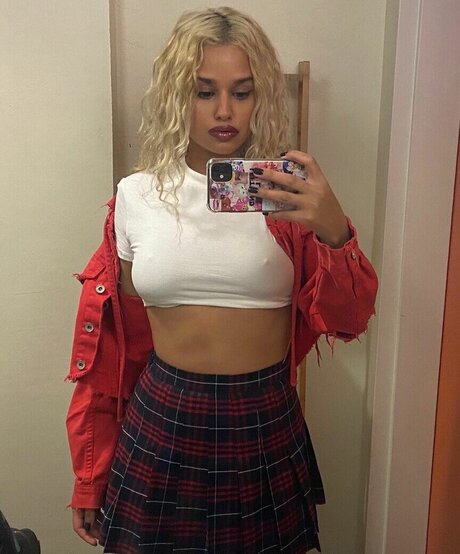Tommy Genesis star xxx gallery