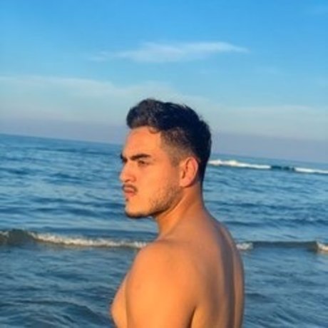 Jonathan De la Cruz model beautiful pic