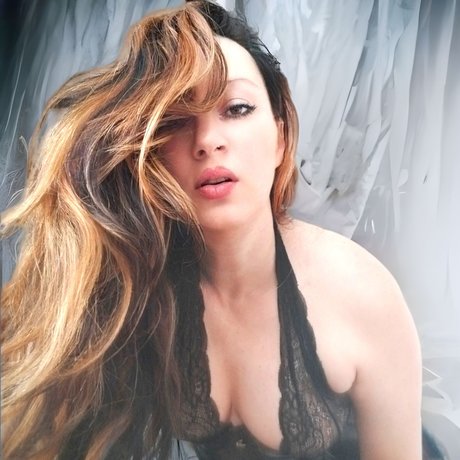 Lady Scarlett Fate star erotic img