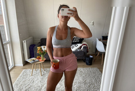 Alexandra Ianculescu estrella porno archivo