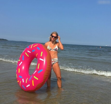 Prominent estrella porno desnuda galería