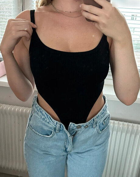 Vinted eBay actrice hd img