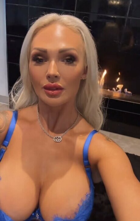 Camilla Jayne estrella porno atractiva foto