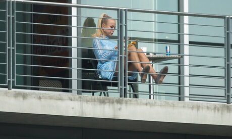 OOPS Deutsch modelo hd fotos