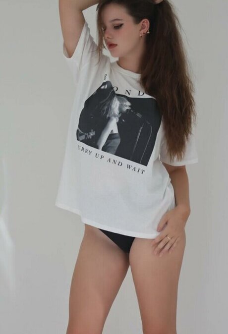 Isabella 110022 modèle sexy images