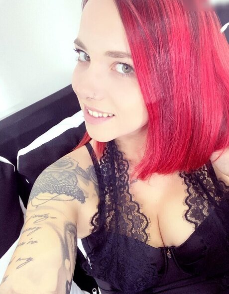 Nina Devil modelo gratis fotos