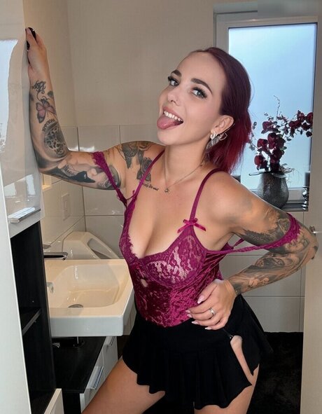 Nina Devil actrice érotique collection