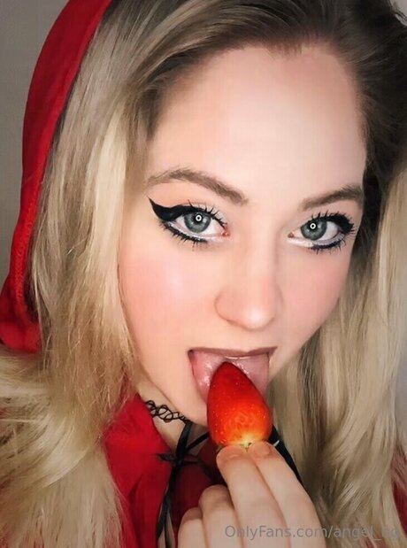 angel ng__ modèle artistique galerie