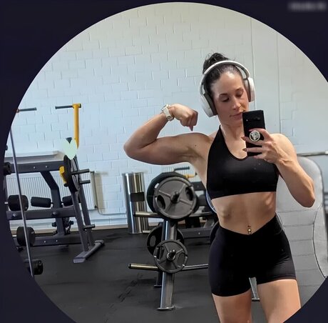 JuleTheFox pornstar sex pics