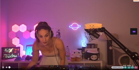 JuleTheFox naked pornstar archive