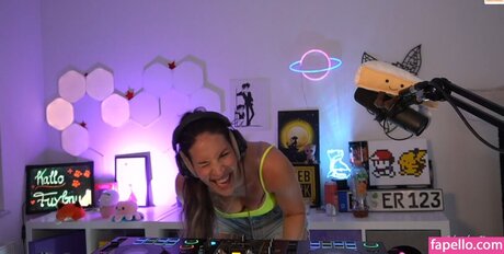 JuleTheFox sex actress image