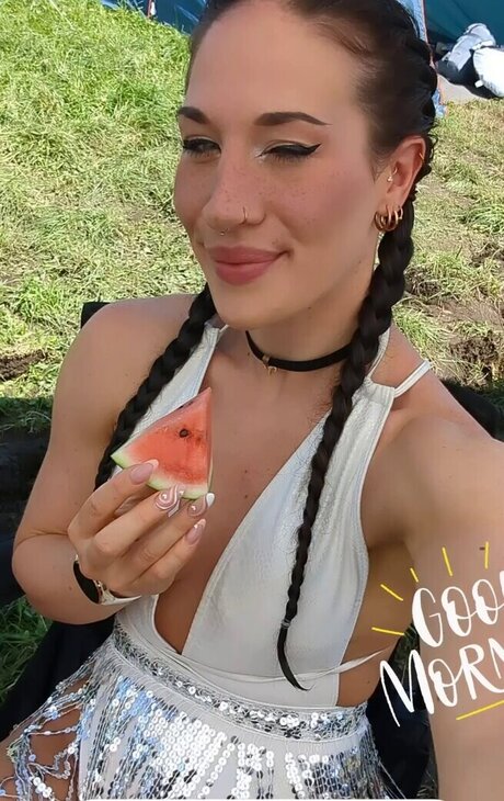 JuleTheFox nude star pics