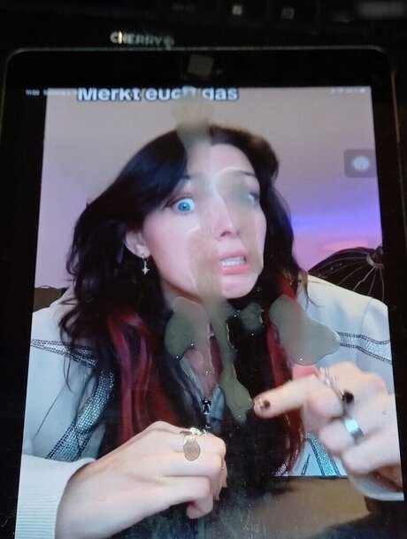 Cum Tributes modelo desnudos archivo