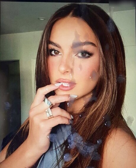 Cum Tributes modèle sexy img