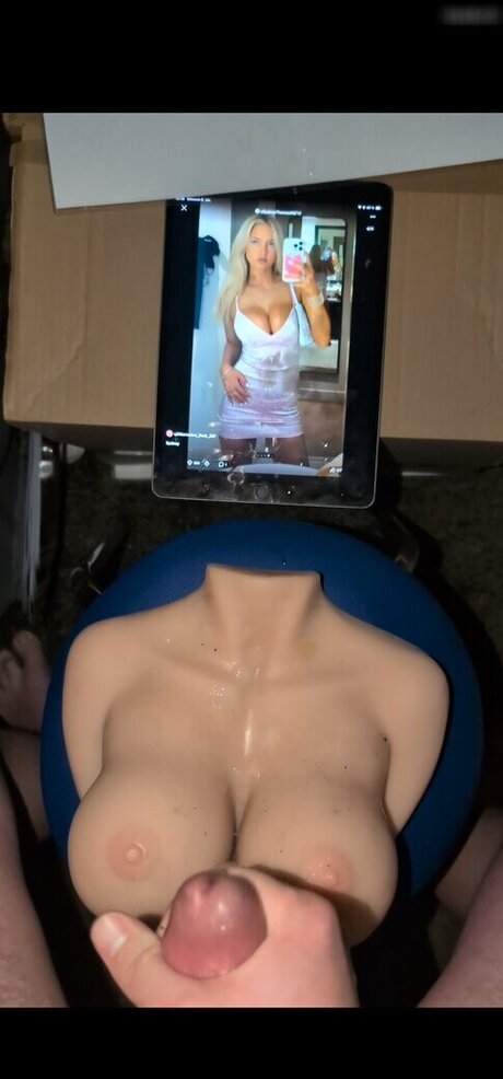 Cum Tributes bonita modelo foto