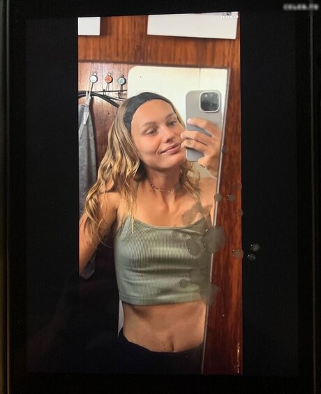 Cum Tributes modelo hermosa fotos