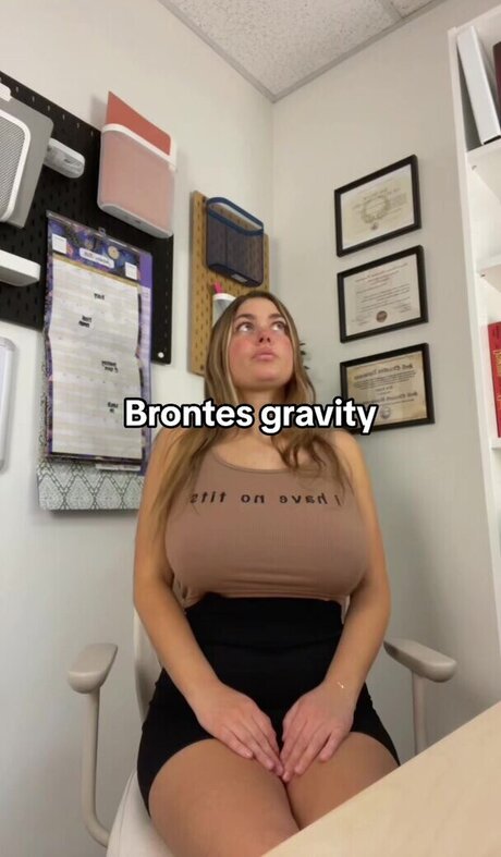 Brontenadine exclusive model pic