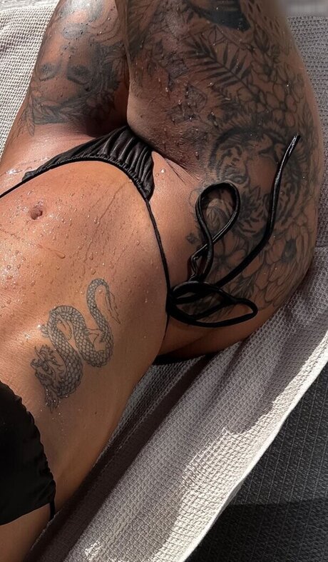 Lenaajoy modèle nu image