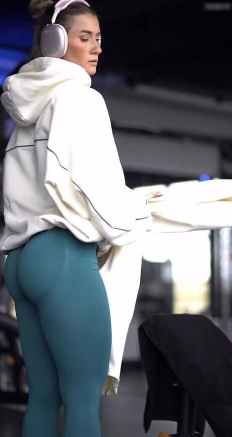 Lenaajoy actrice porno des photos