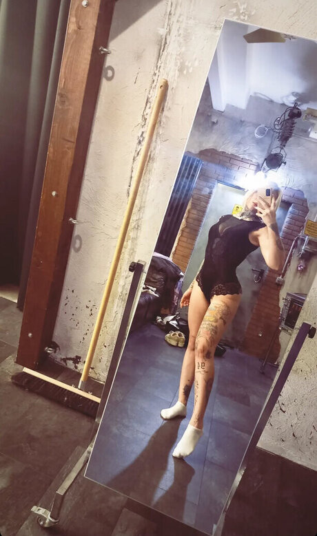 Typischblonnd sex actress picture