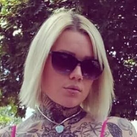 Typischblonnd adult actress pic