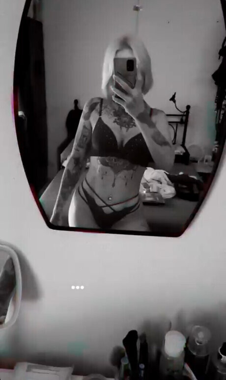 Typischblonnd sex actress gallery