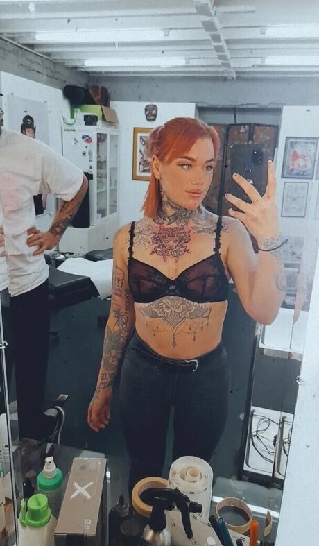 Typischblonnd pornstar naked pic