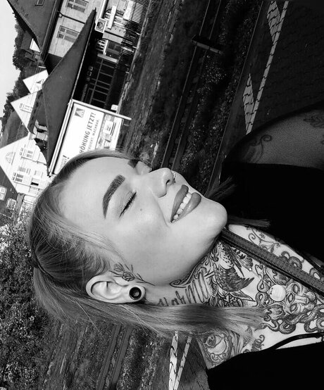 Typischblonnd estrella porno xxx foto