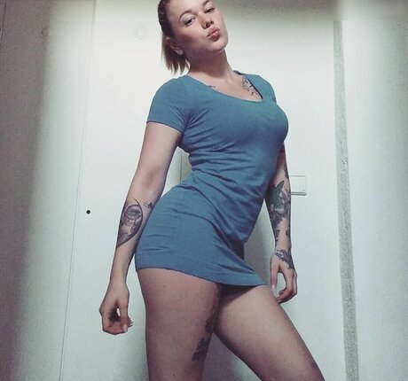 Typischblonnd model pic