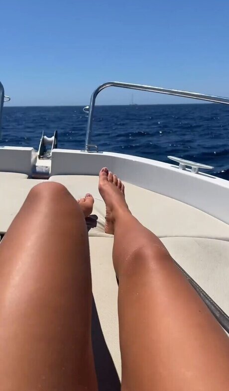 Anna Maria Schimanski modelo libre galerías