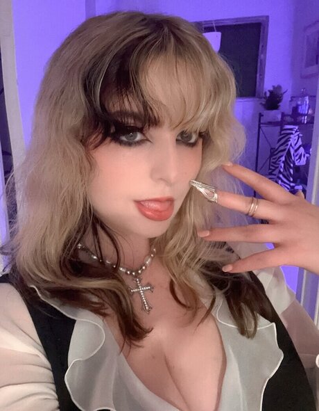 Aretteepls naked pornstar img