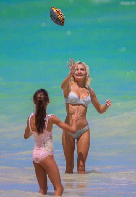 Pia Mia Perez modelo de arte fotos