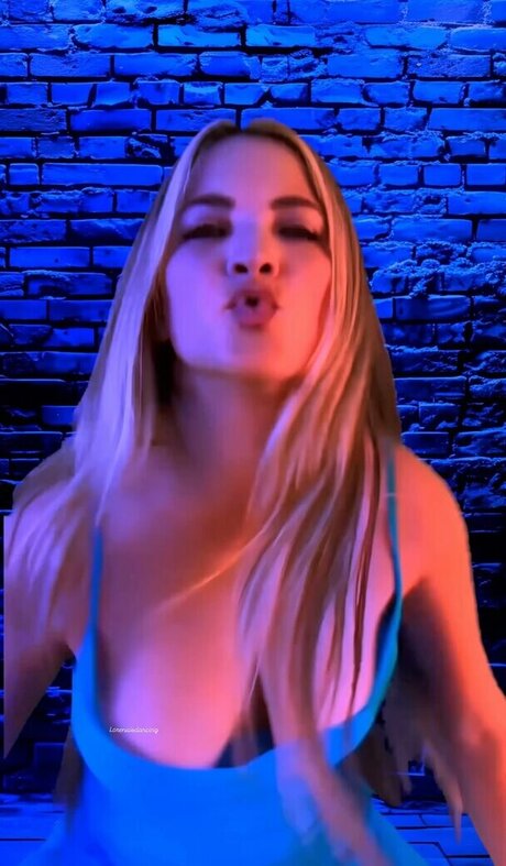 Lorena Is Dancing xxx actress picture