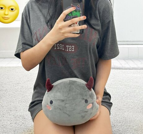 Akuma Nihmune estrella porno desnuda imagen