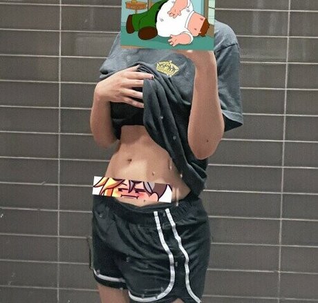 Akuma Nihmune modèles nus images