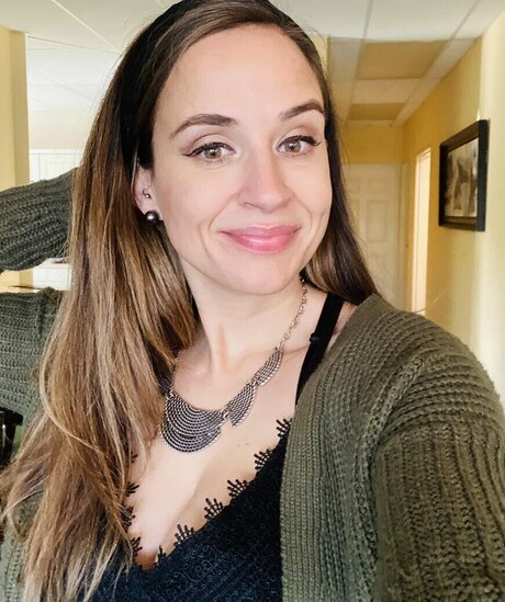 BellaSuede actrice libre img