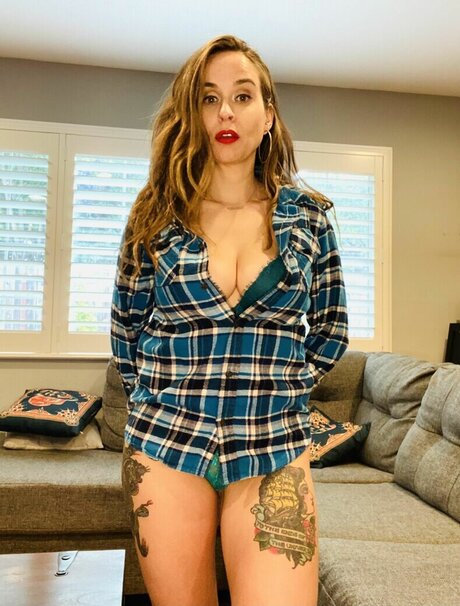 BellaSuede erotic model pic