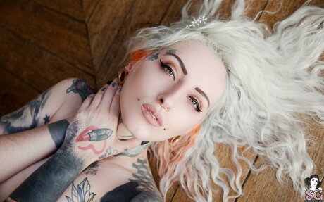 gladycesuicide modelo hermosa galería