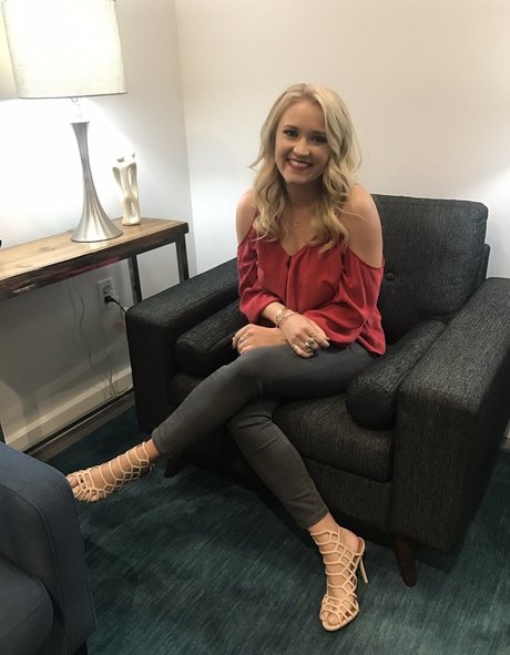 Emily Osment haut de star du porno galeries